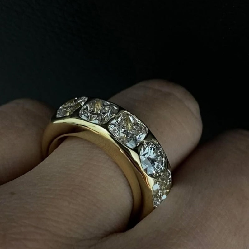 Jorrio handmade brilliant round & cushion cut gold men's band ring