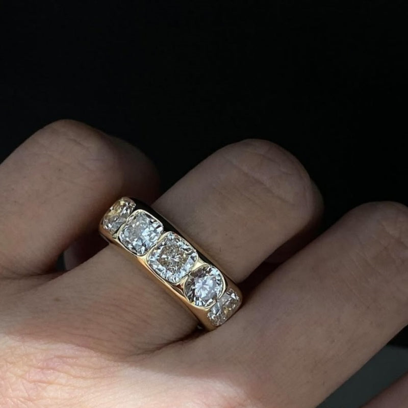 Jorrio handmade brilliant round & cushion cut gold men's band ring