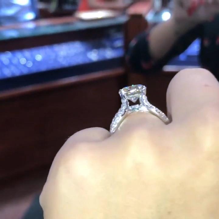 Jorrio handmade classic round cut sterling silver simple style egagement ring