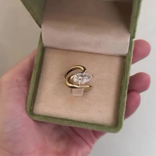Jorrio handmade fashion 3ct pear cut gold-color sterling silver ring