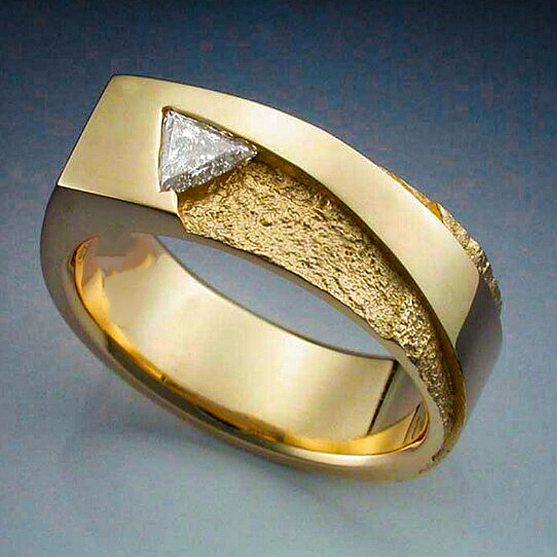 Jorrio Handmade Trillion-cut Sand Blasted Rock Texture Men's Ring