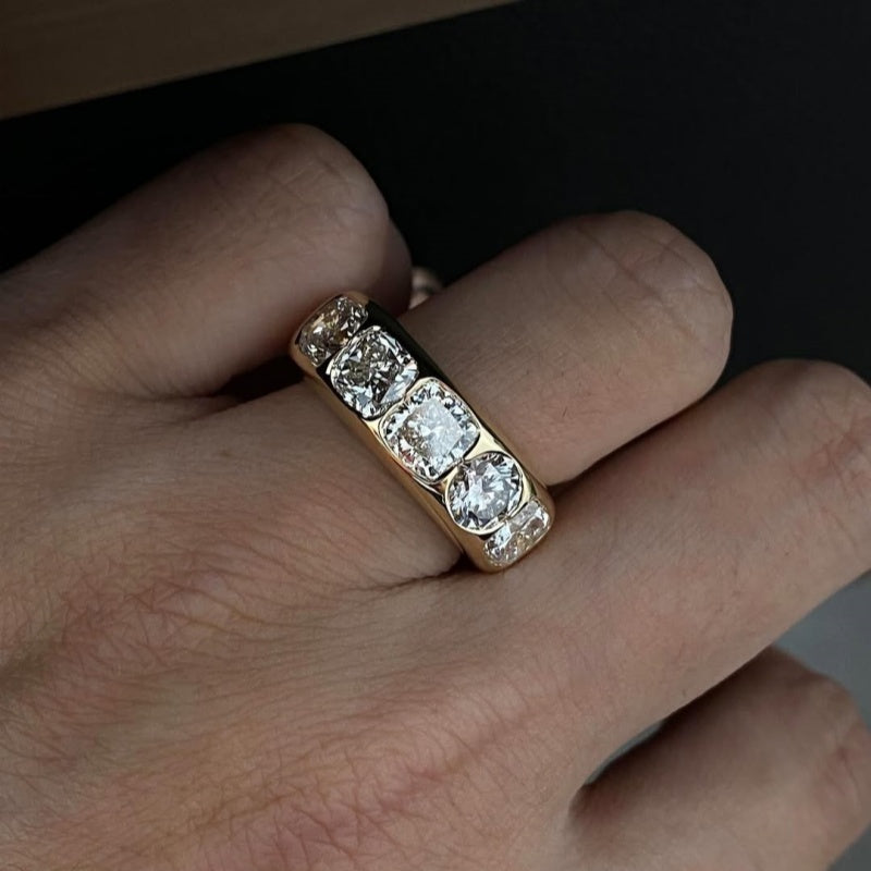 Jorrio handmade brilliant round & cushion cut gold men's band ring